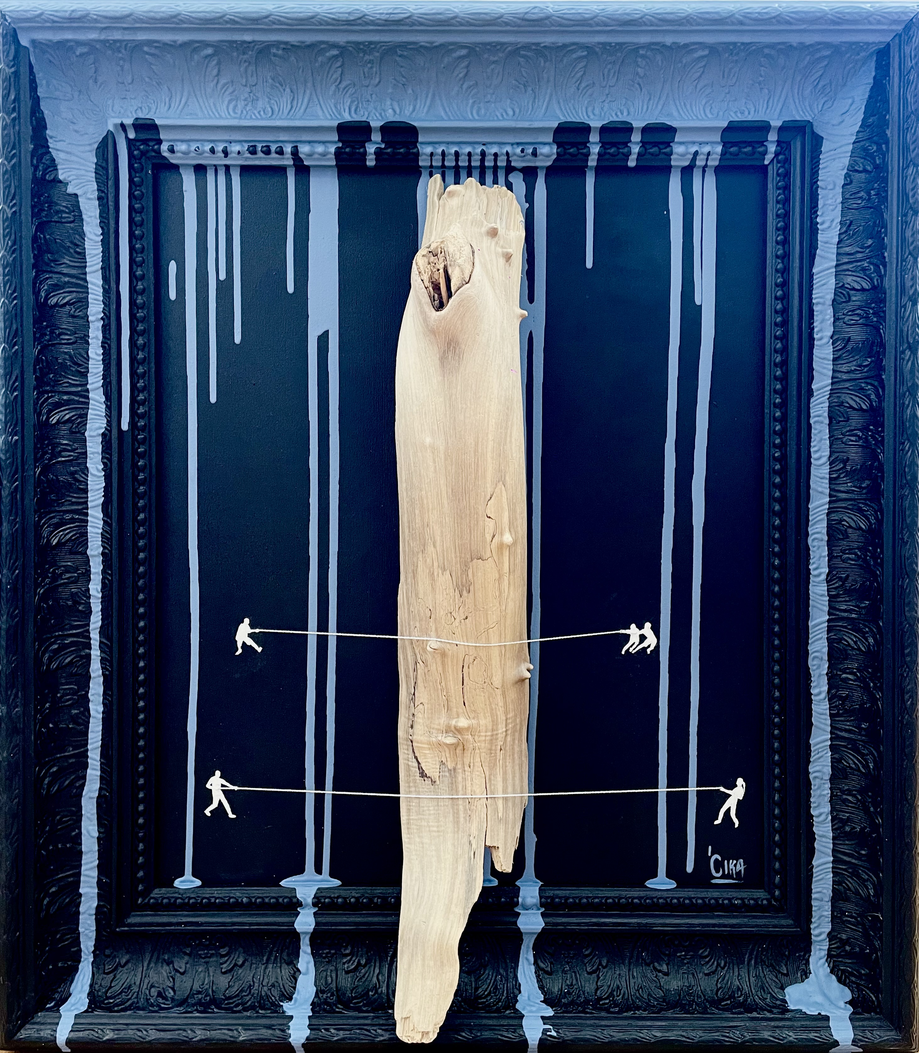 EL PUEBLO SALVA AL PUEBLO Técnica mixta sobre lienzo y enmarcado artesanal 2025 • “El Pueblo Salva al Pueblo” es más que una obra de arte, es un testimonio visual de la fortaleza colectiva. Nacida del caos de la DANA que arrasó Valencia el 28 de octubre del 2024, esta pieza transforma los escombros en un símbolo de reconstrucción y esperanza. Lo importante no es la tormenta, sino lo que hacemos después de ella. Os invito a reflexionar sobre cómo las desgracias pueden ser transformadas en aprendizaje, empatía y humanidad. En tiempos de crisis, no es el dolor lo que nos define, sino nuestra capacidad de reconstruir y tender la mano. Porque al final, solo el pueblo salva al pueblo.